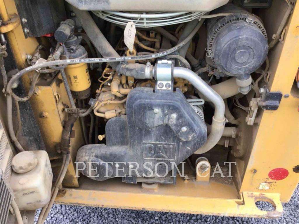 CAT 226D3 Skid steer mini nakladalci