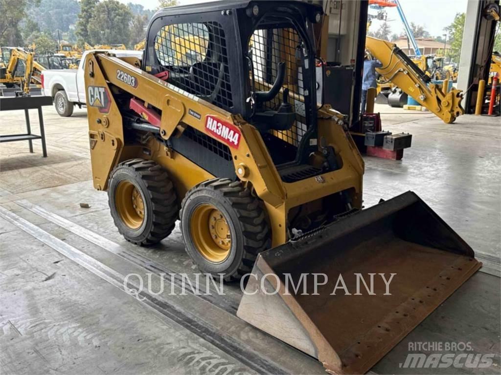 CAT 226D3 Skid steer mini nakladalci