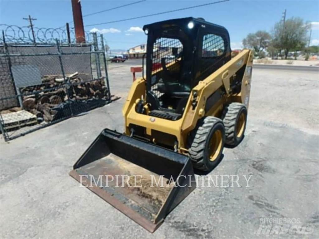 CAT 226D3 Skid steer mini nakladalci