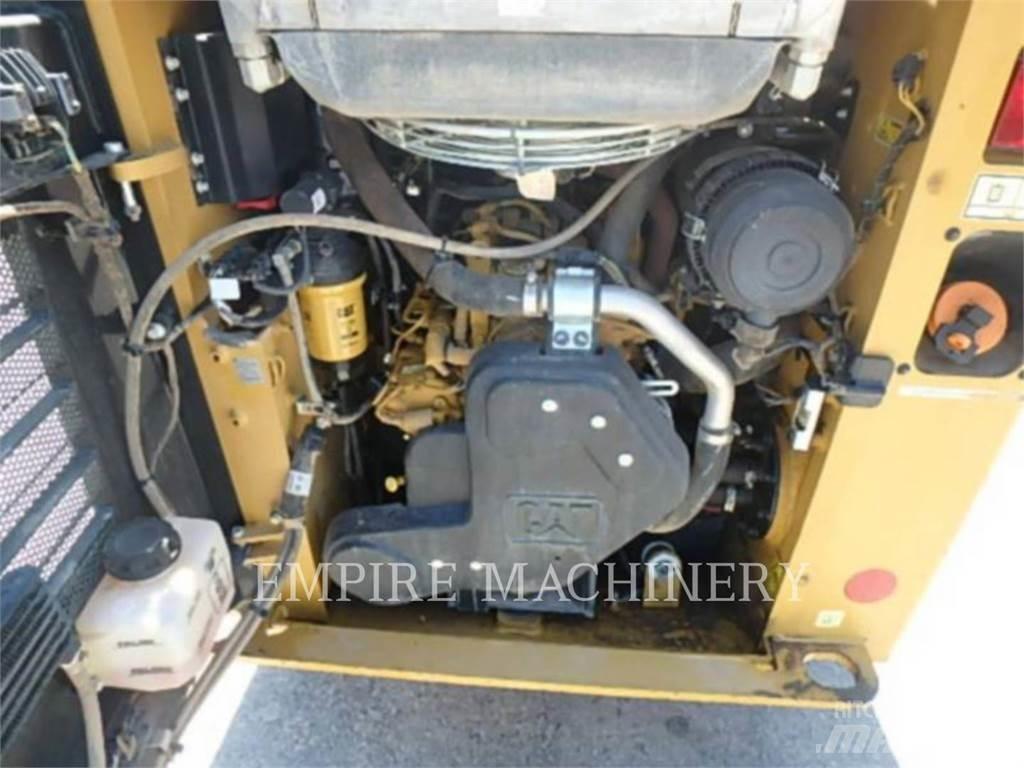 CAT 226D3 Skid steer mini nakladalci