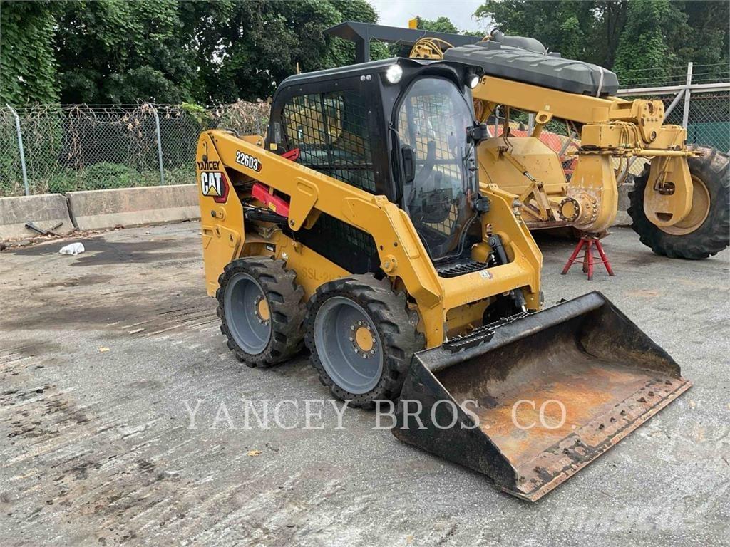 CAT 226D3 Skid steer mini nakladalci