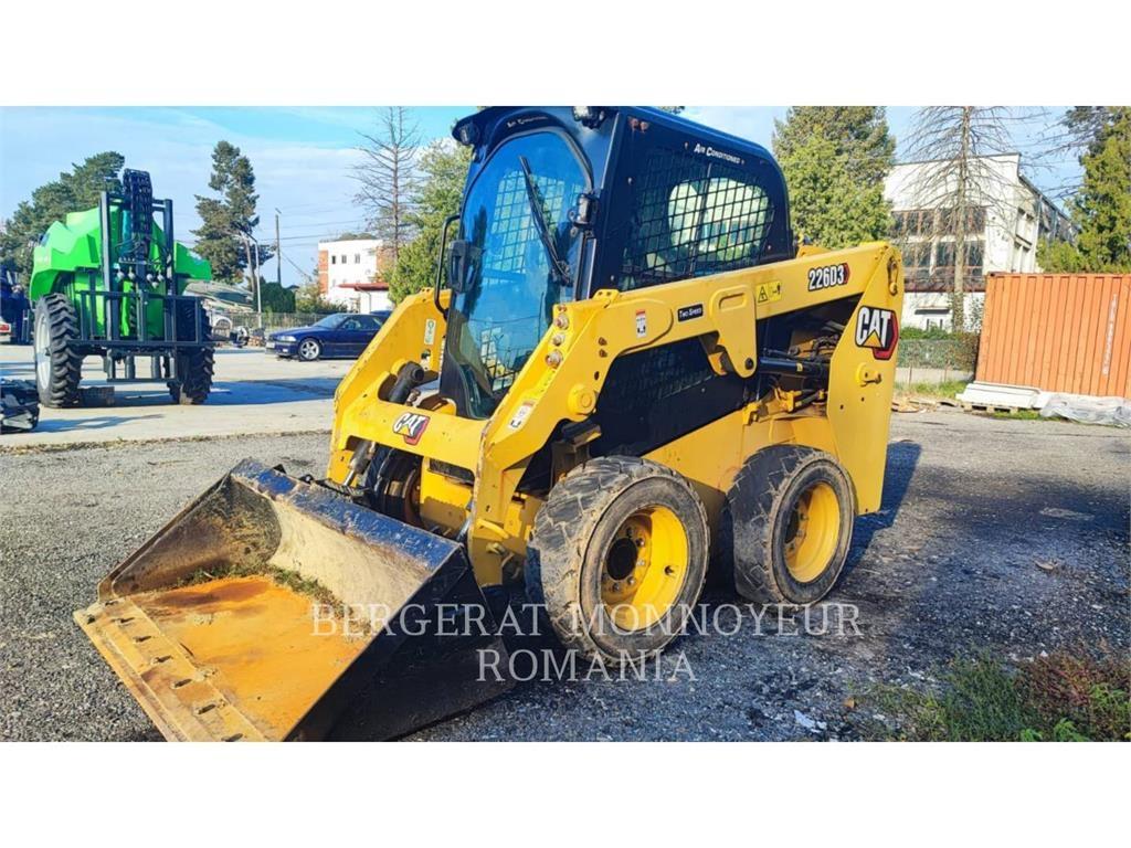 CAT 226D3 Skid steer mini nakladalci