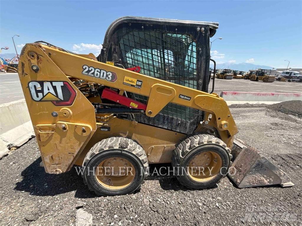 CAT 226D3 C3H2 Skid steer mini nakladalci