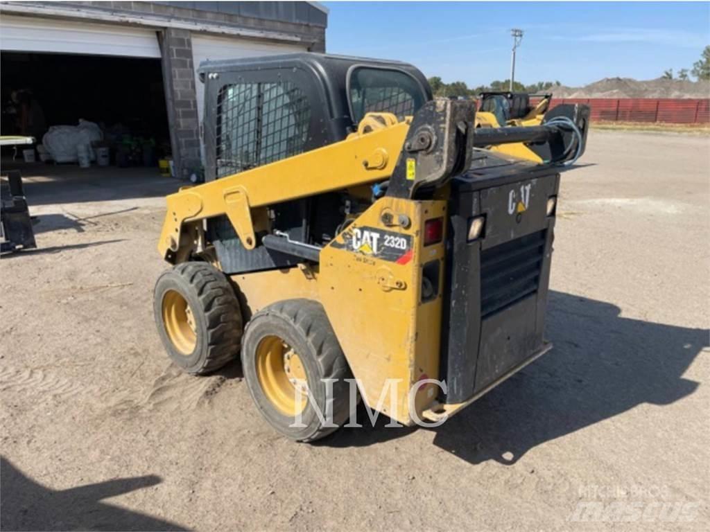 CAT 232D Skid steer mini nakladalci