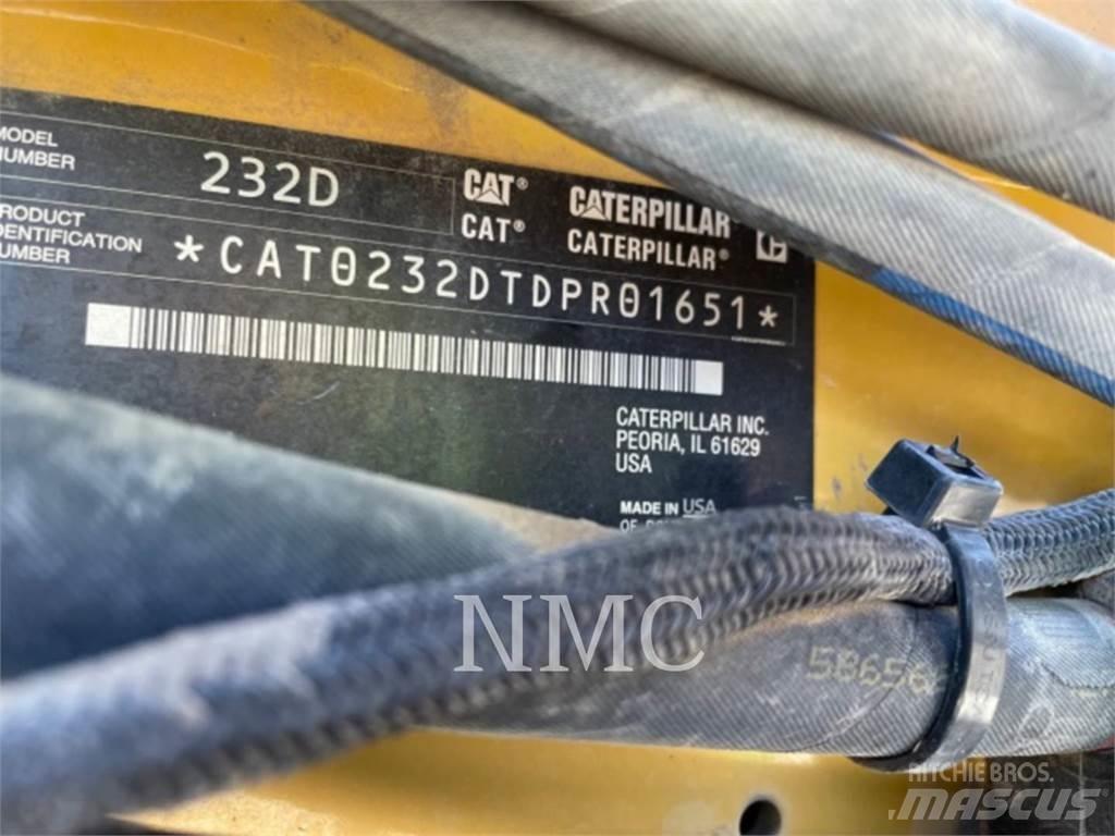 CAT 232D Skid steer mini nakladalci