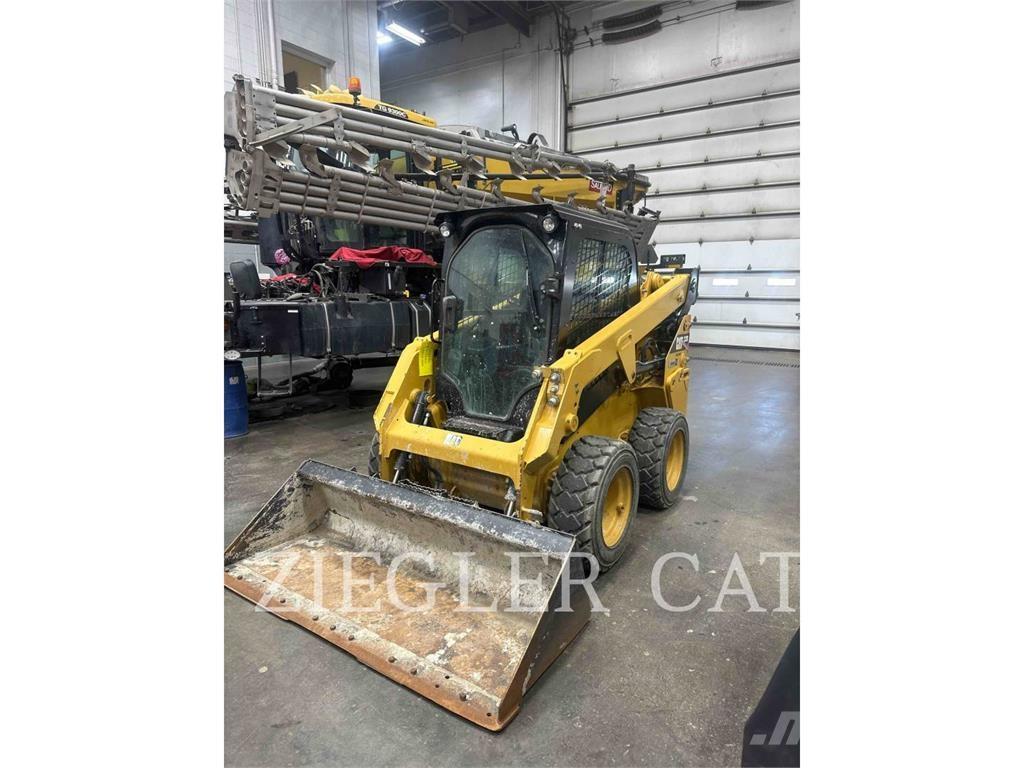 CAT 232D Skid steer mini nakladalci