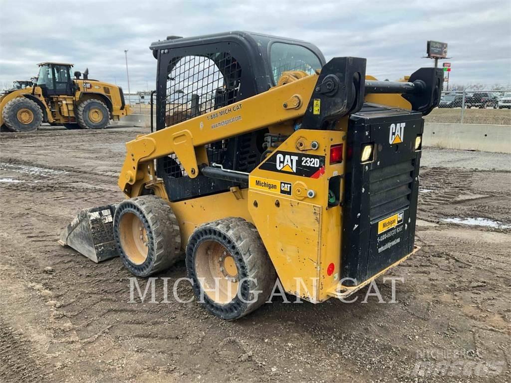 CAT 232D Q+ Skid steer mini nakladalci