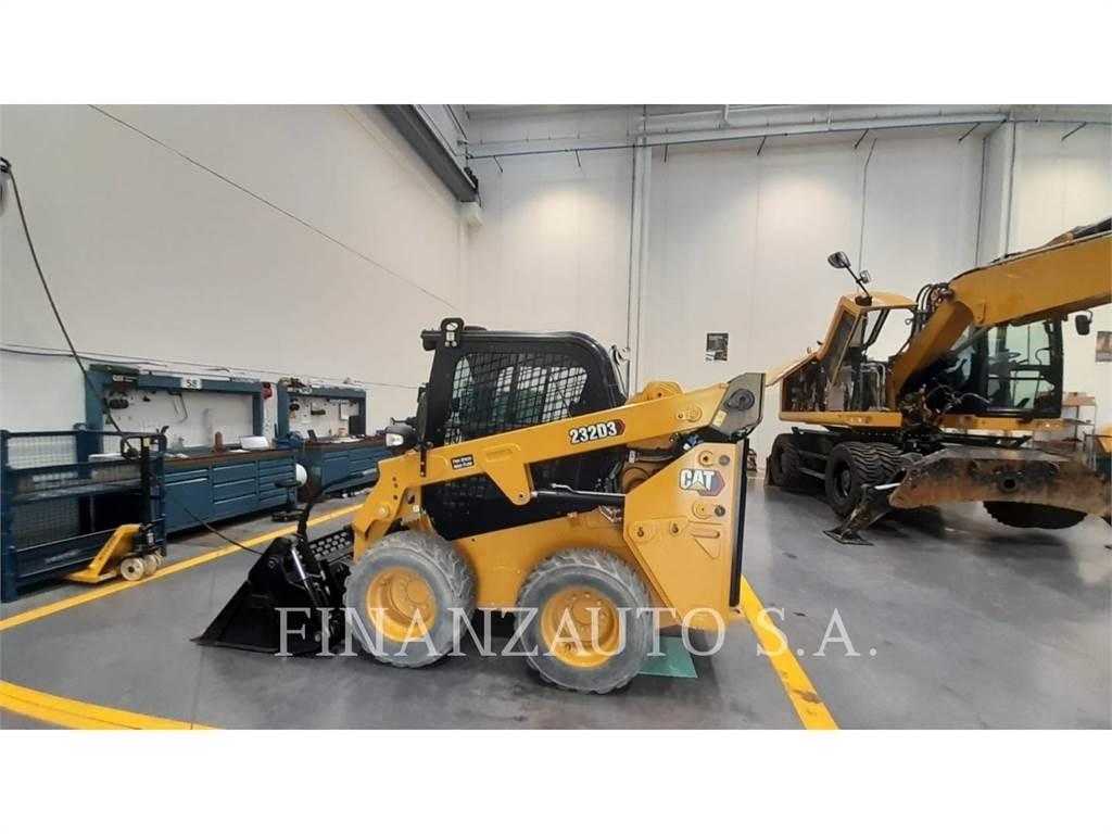 CAT 232D3 Skid steer mini nakladalci