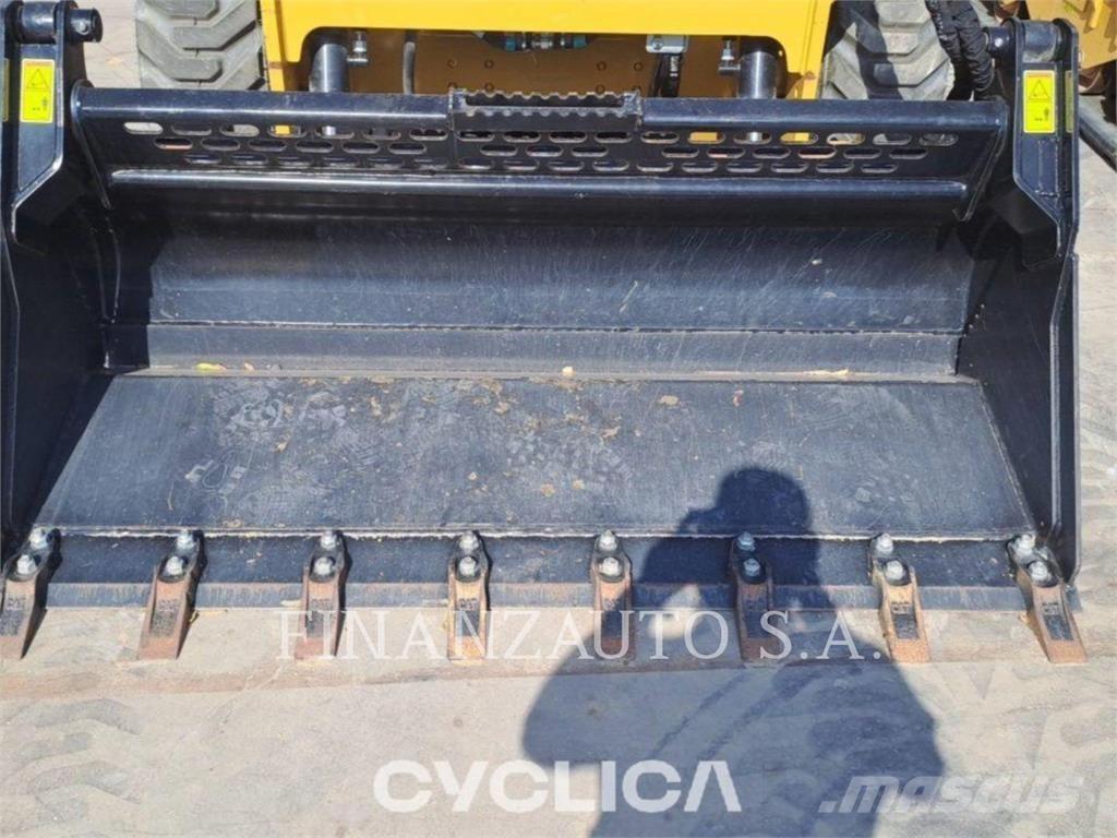 CAT 232D3 Skid steer mini nakladalci