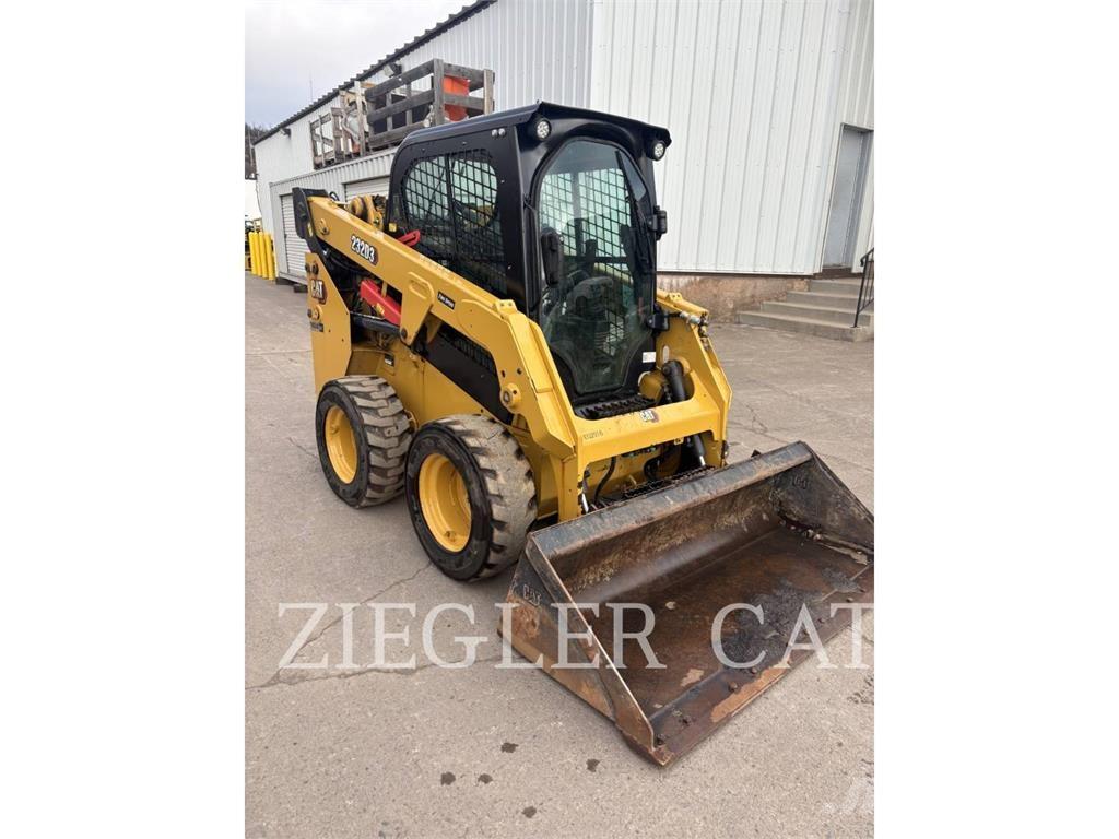CAT 232D3 Skid steer mini nakladalci