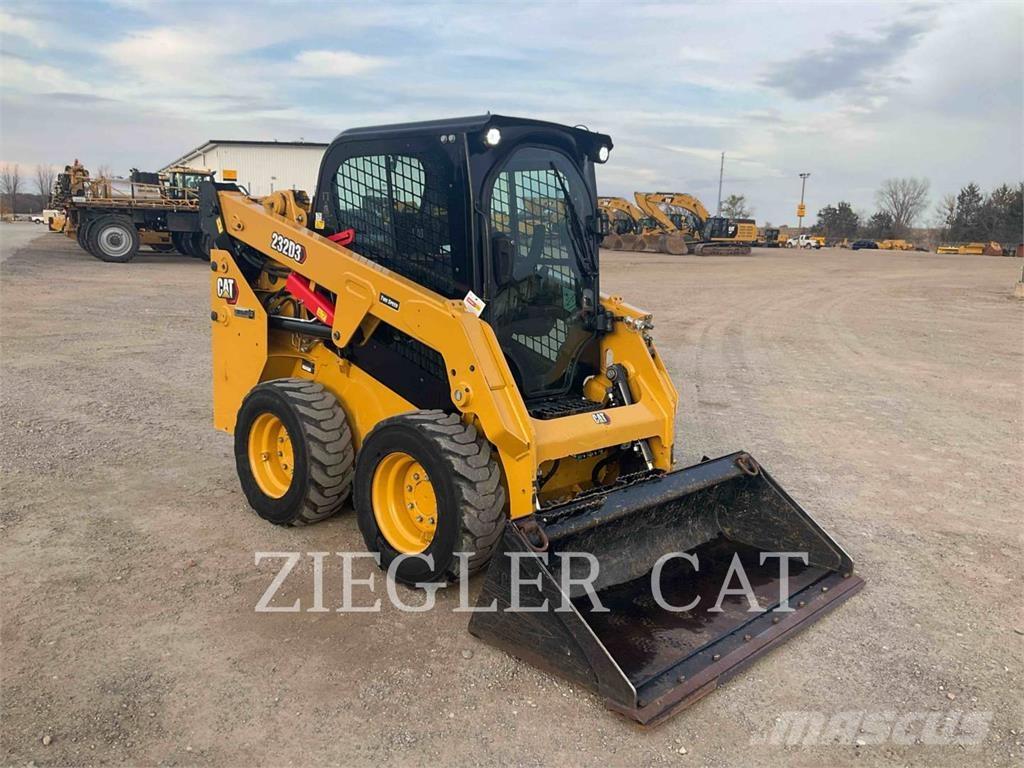 CAT 232D3 Skid steer mini nakladalci