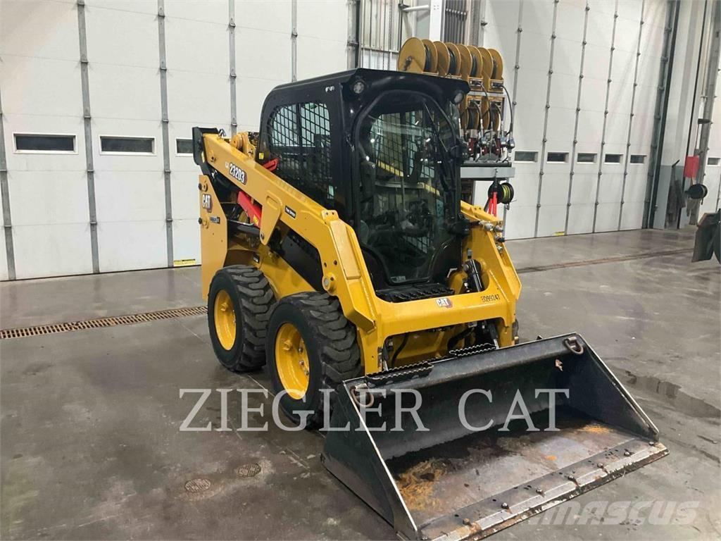 CAT 232D3 Skid steer mini nakladalci