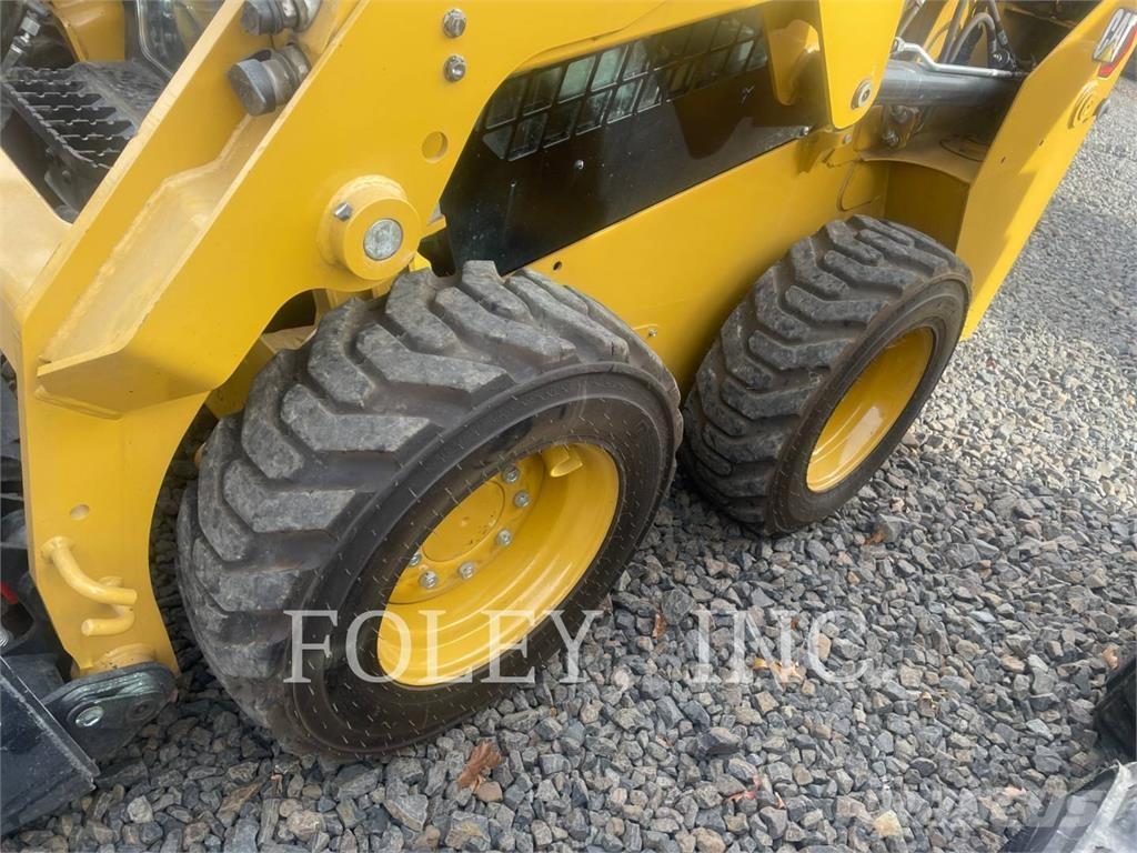 CAT 232D3 Skid steer mini nakladalci