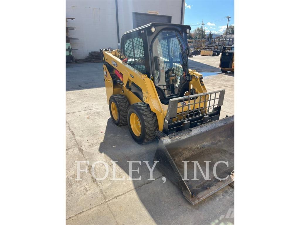 CAT 232D3 Skid steer mini nakladalci