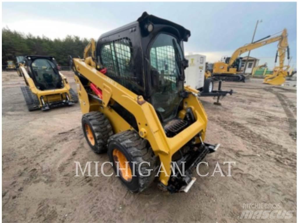 CAT 232D3 A2Q Skid steer mini nakladalci