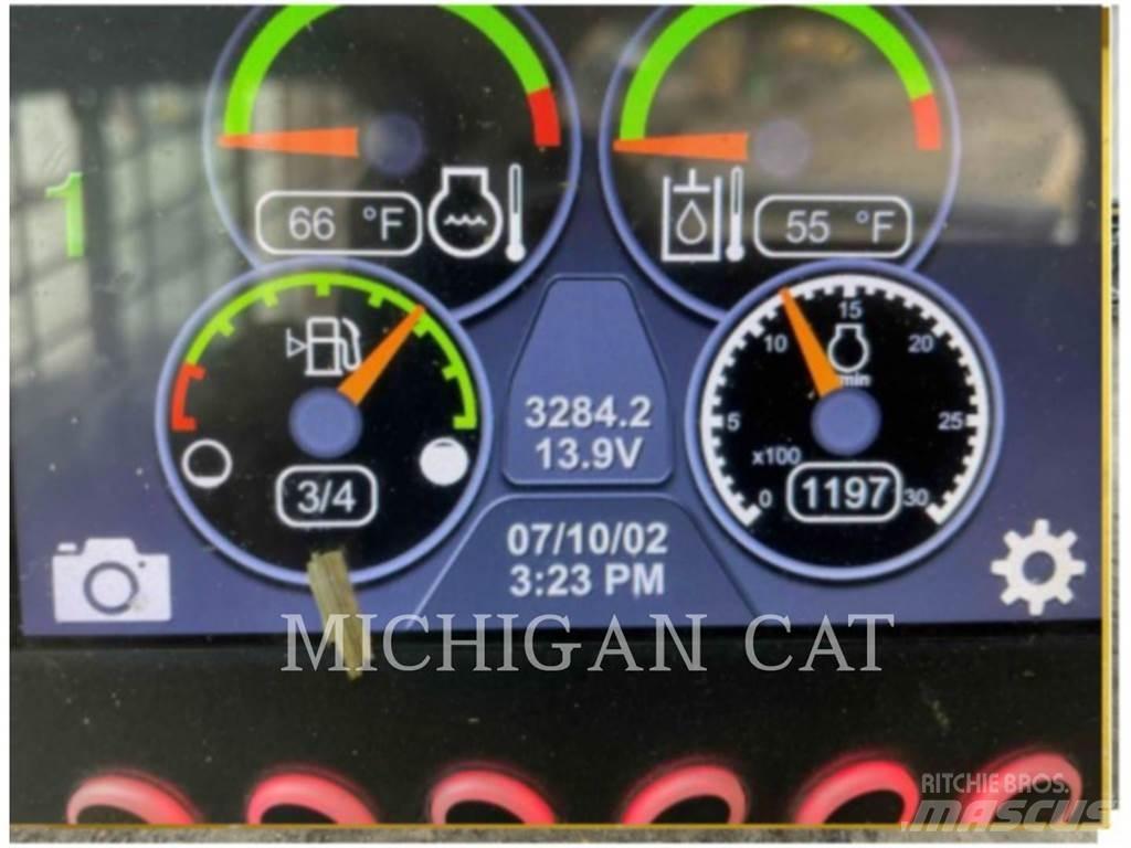 CAT 232D3 A2Q Skid steer mini nakladalci