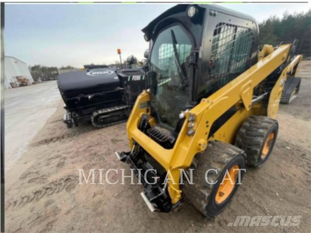 CAT 232D3 AQ Skid steer mini nakladalci