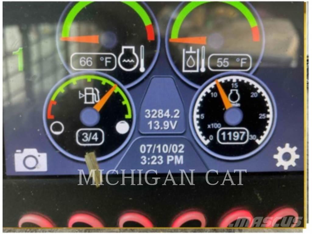 CAT 232D3 AQ Skid steer mini nakladalci