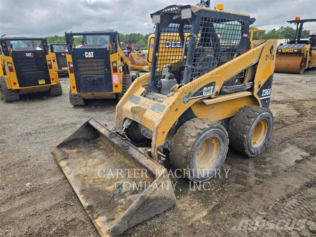 CAT 236 B Skid steer mini nakladalci