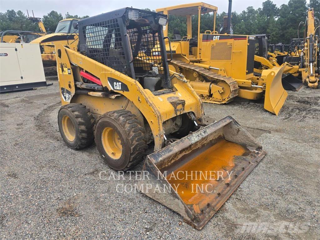 CAT 236 B SERIES 3 Skid steer mini nakladalci