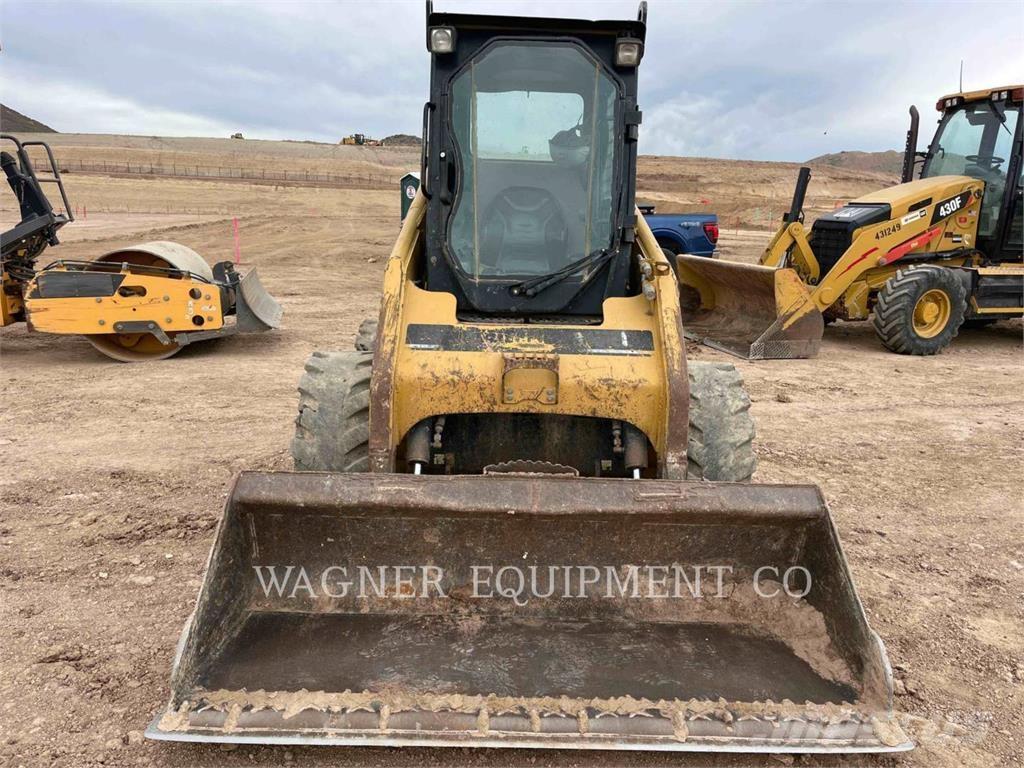 CAT 236B Skid steer mini nakladalci