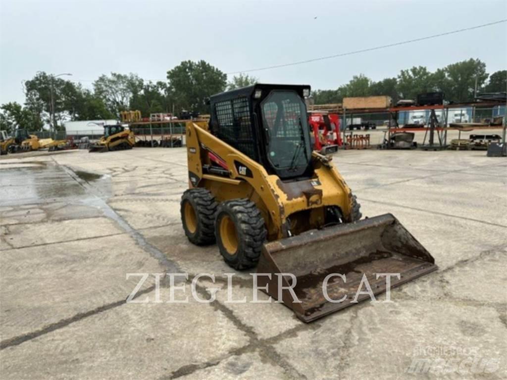 CAT 236B3 Skid steer mini nakladalci