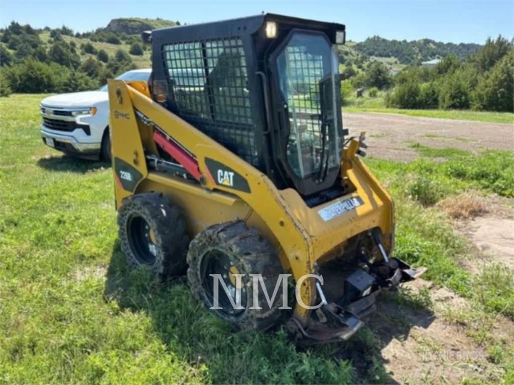 CAT 236B3 Skid steer mini nakladalci