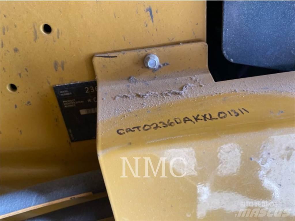 CAT 236D Skid steer mini nakladalci