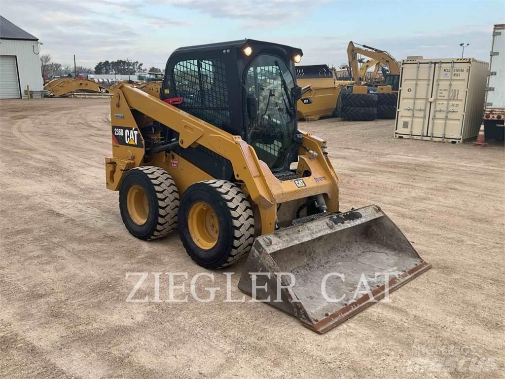 CAT 236D Skid steer mini nakladalci