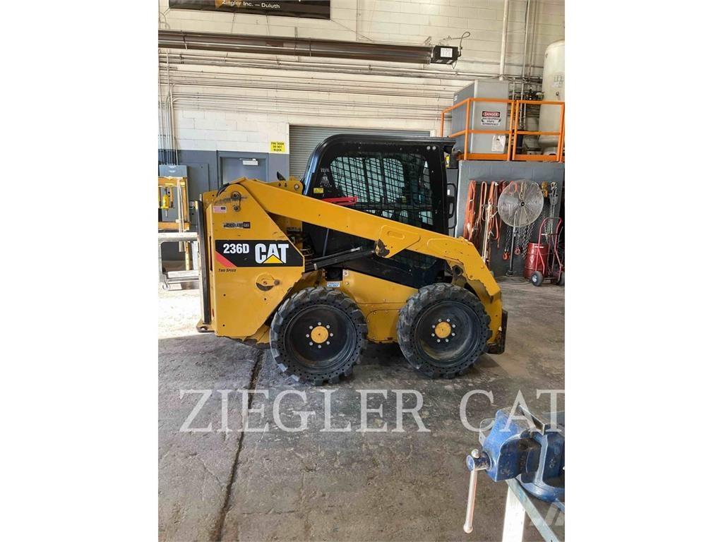 CAT 236D Skid steer mini nakladalci