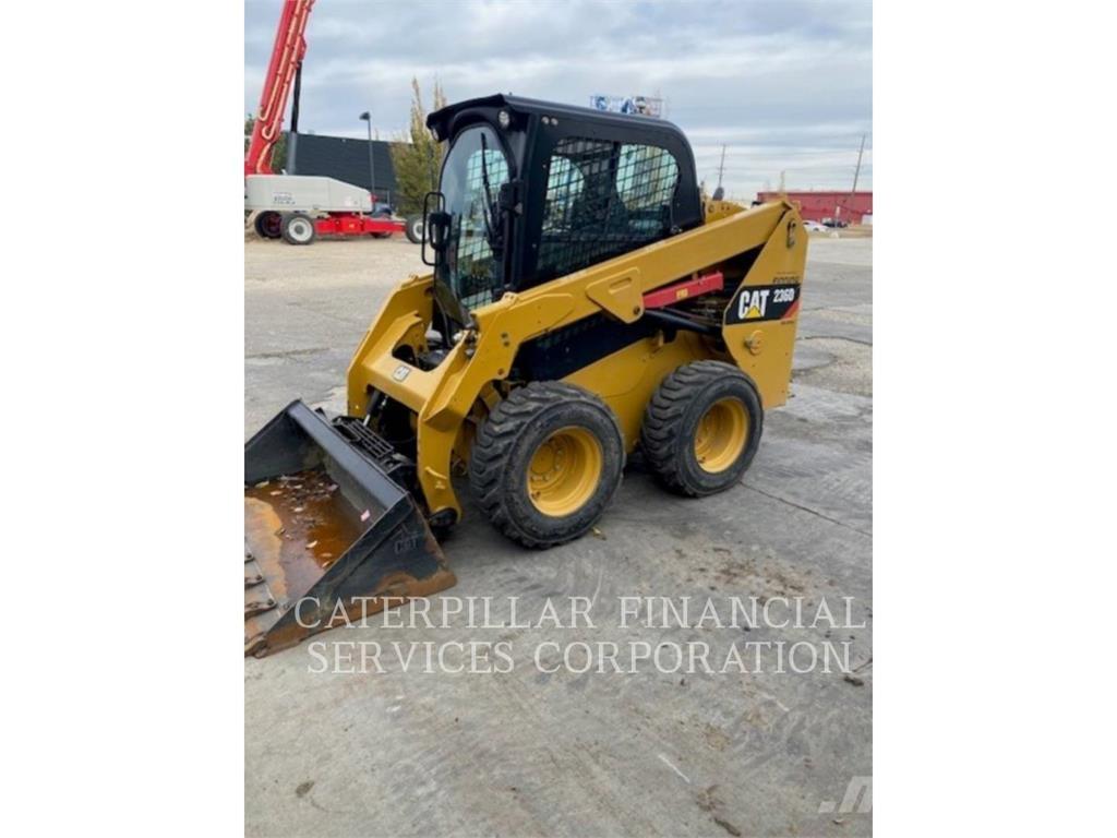 CAT 236D Skid steer mini nakladalci