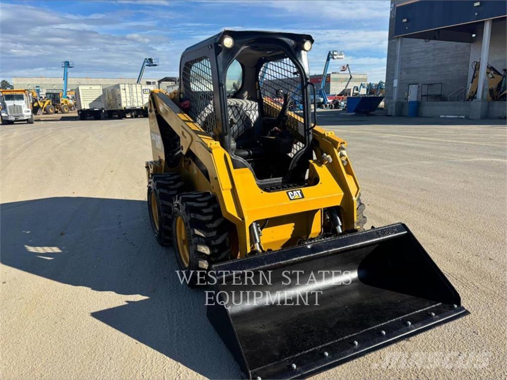 CAT 236D Skid steer mini nakladalci
