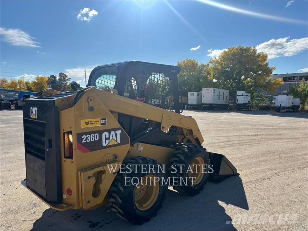 CAT 236D Skid steer mini nakladalci