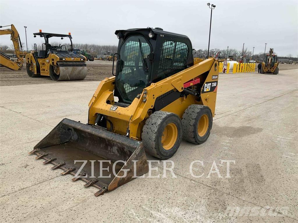 CAT 236D Skid steer mini nakladalci