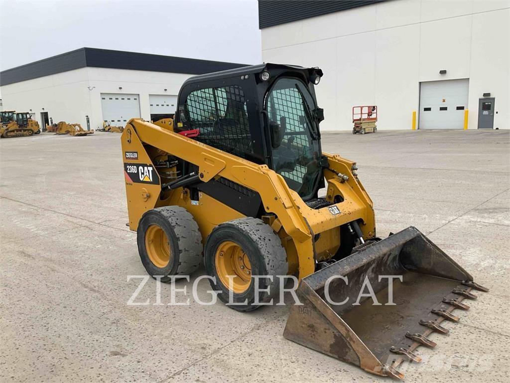 CAT 236D Skid steer mini nakladalci