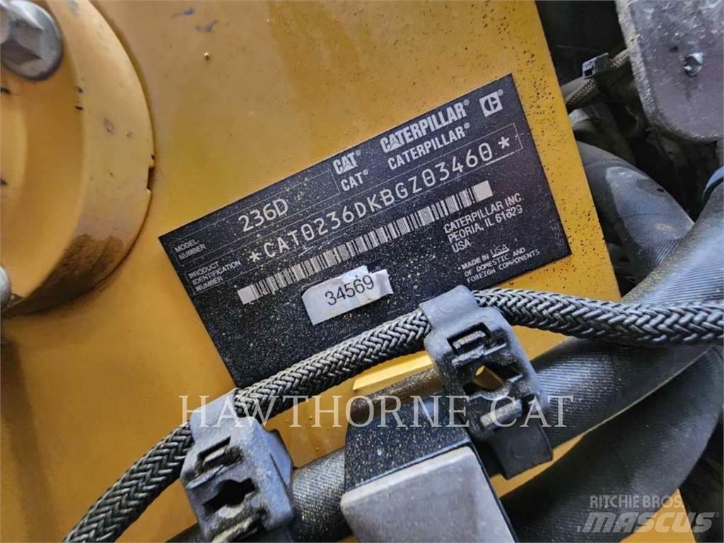 CAT 236D Skid steer mini nakladalci