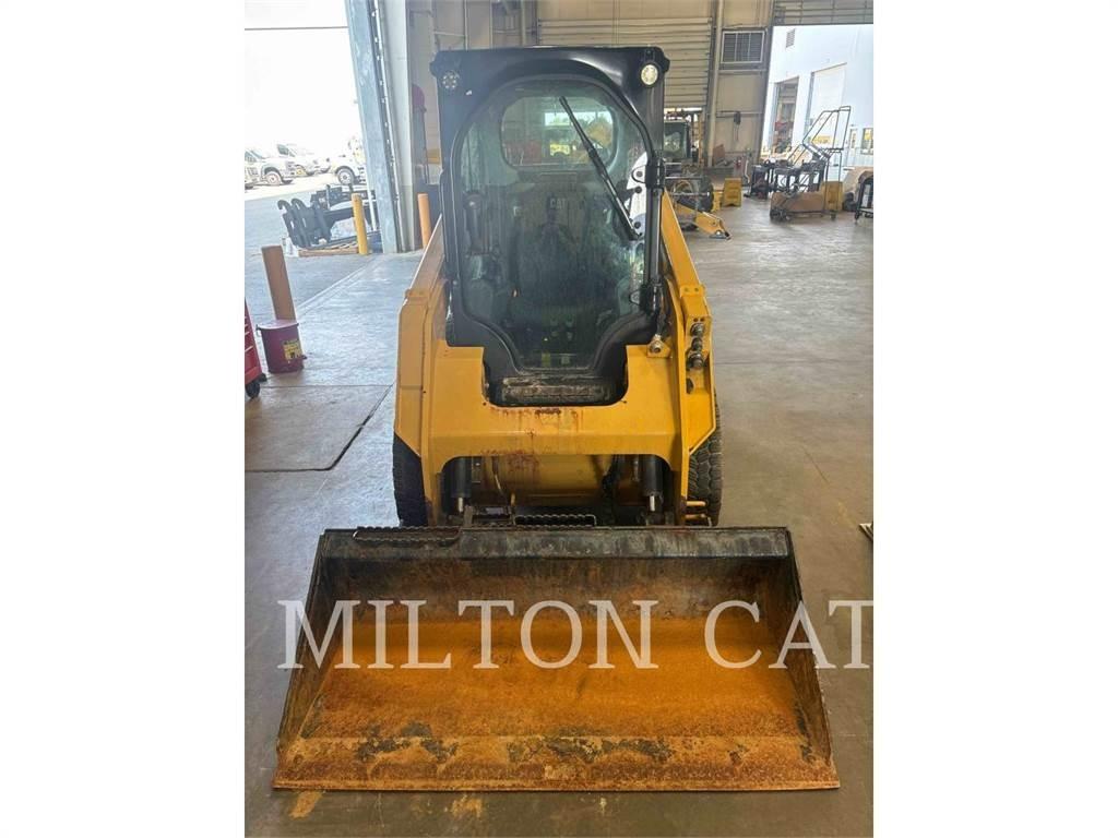 CAT 236D 3 Skid steer mini nakladalci