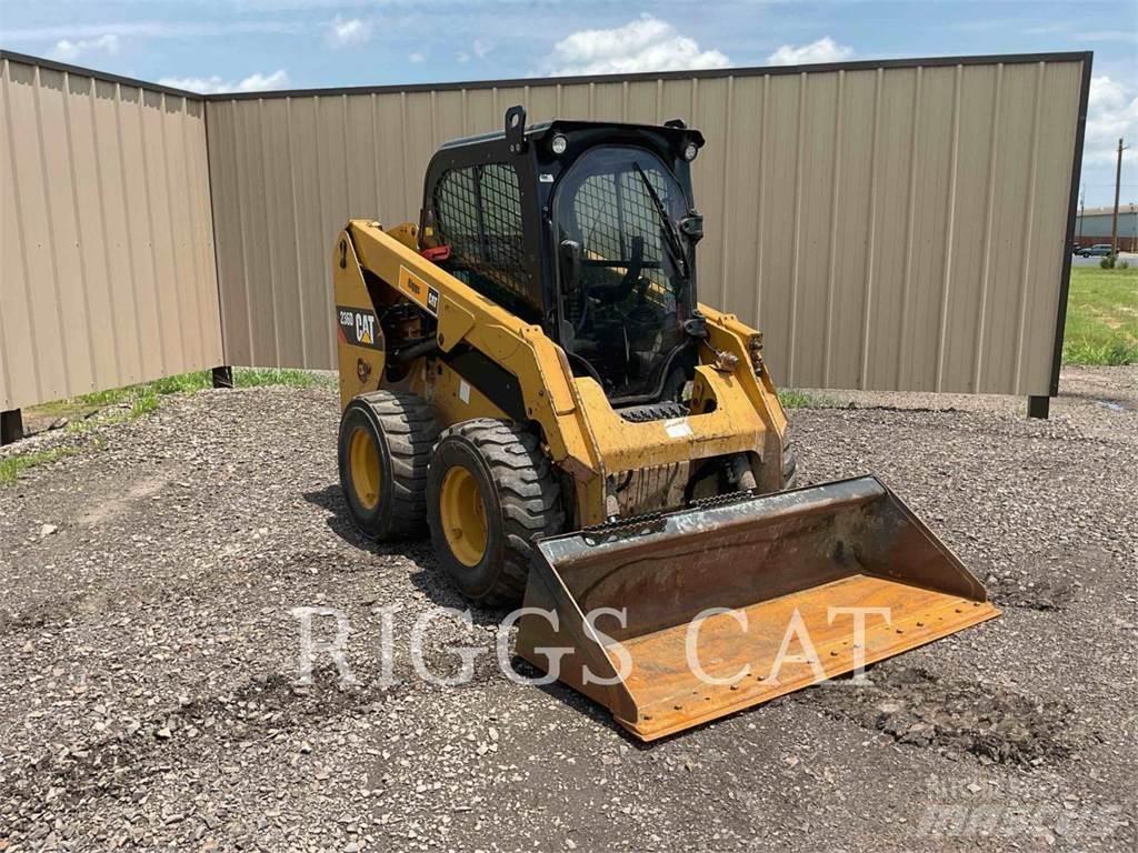 CAT 236D A Skid steer mini nakladalci