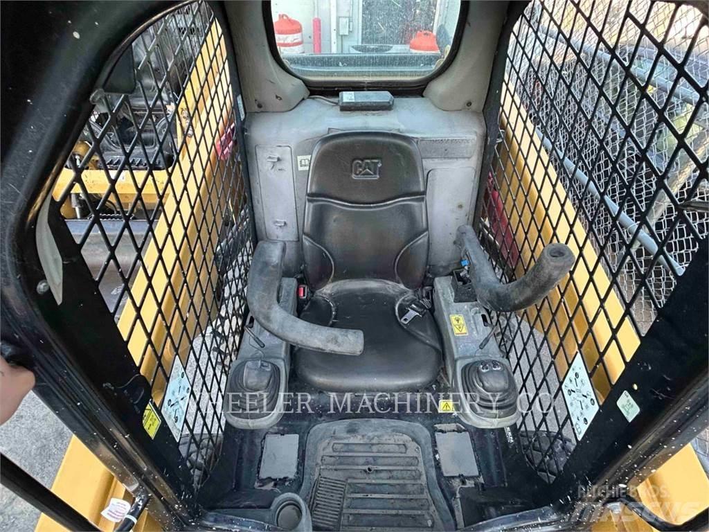 CAT 236D C1-H2 Skid steer mini nakladalci