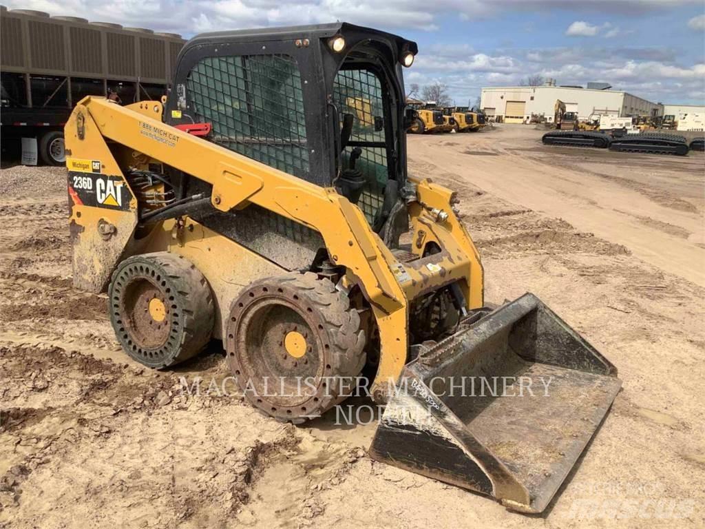 CAT 236D CQ Skid steer mini nakladalci