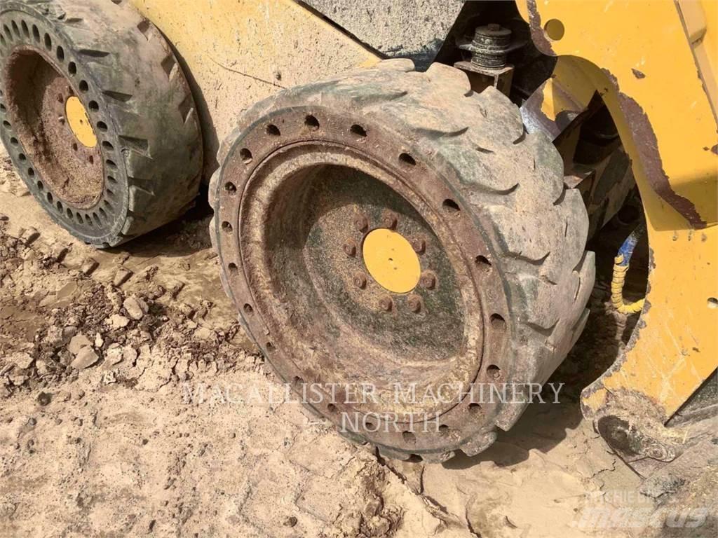 CAT 236D CQ Skid steer mini nakladalci