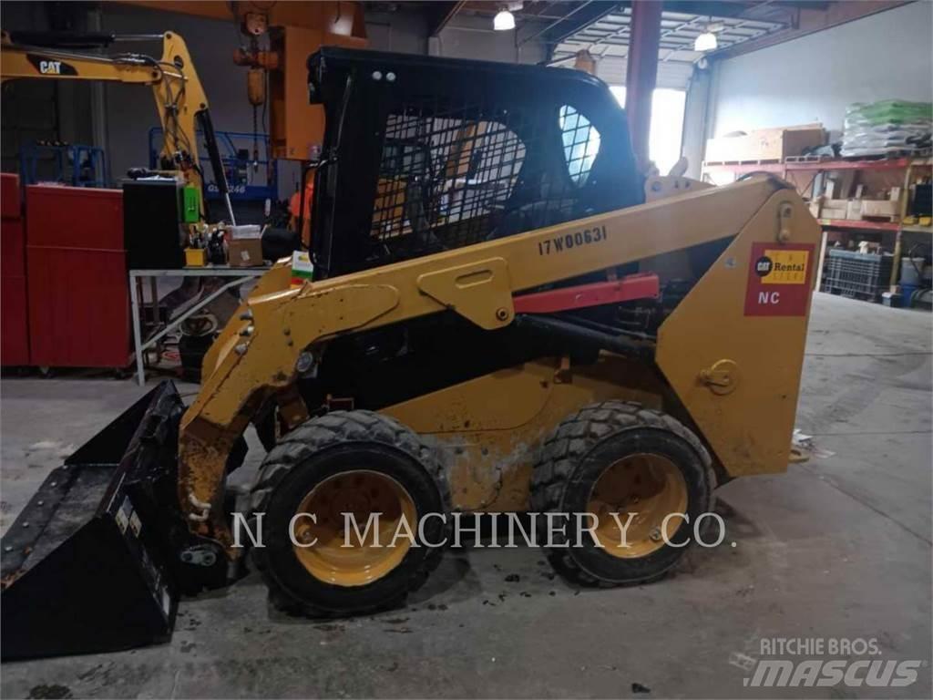 CAT 236D H2CN Skid steer mini nakladalci