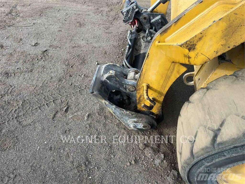 CAT 236D HF Skid steer mini nakladalci