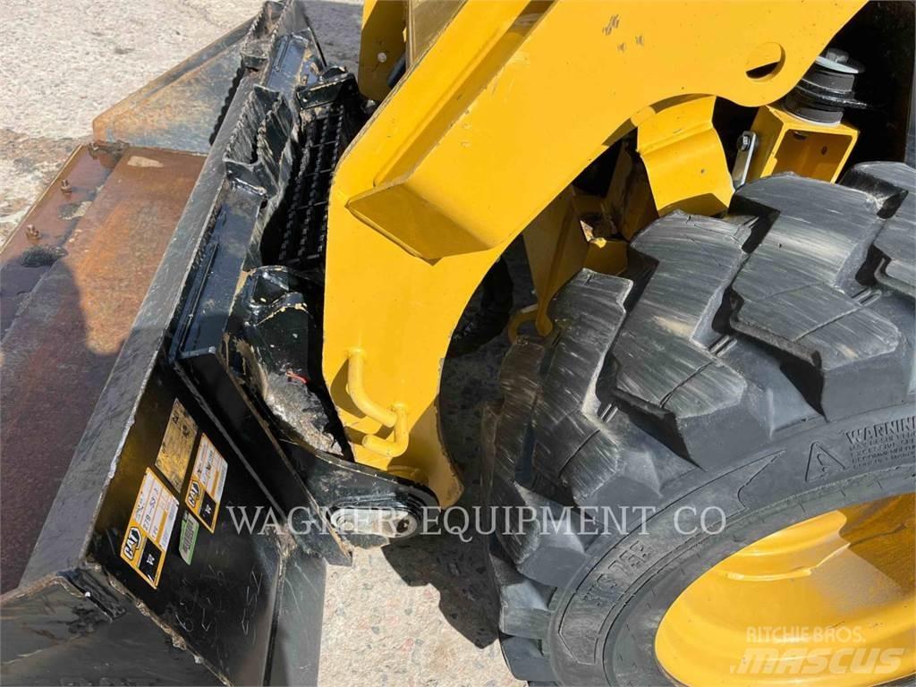 CAT 236D3 Skid steer mini nakladalci