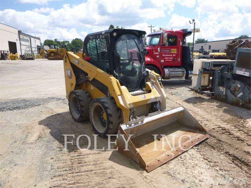 CAT 236D3 Skid steer mini nakladalci