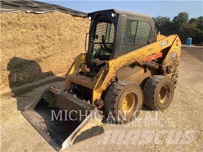 CAT 236D3 Skid steer mini nakladalci