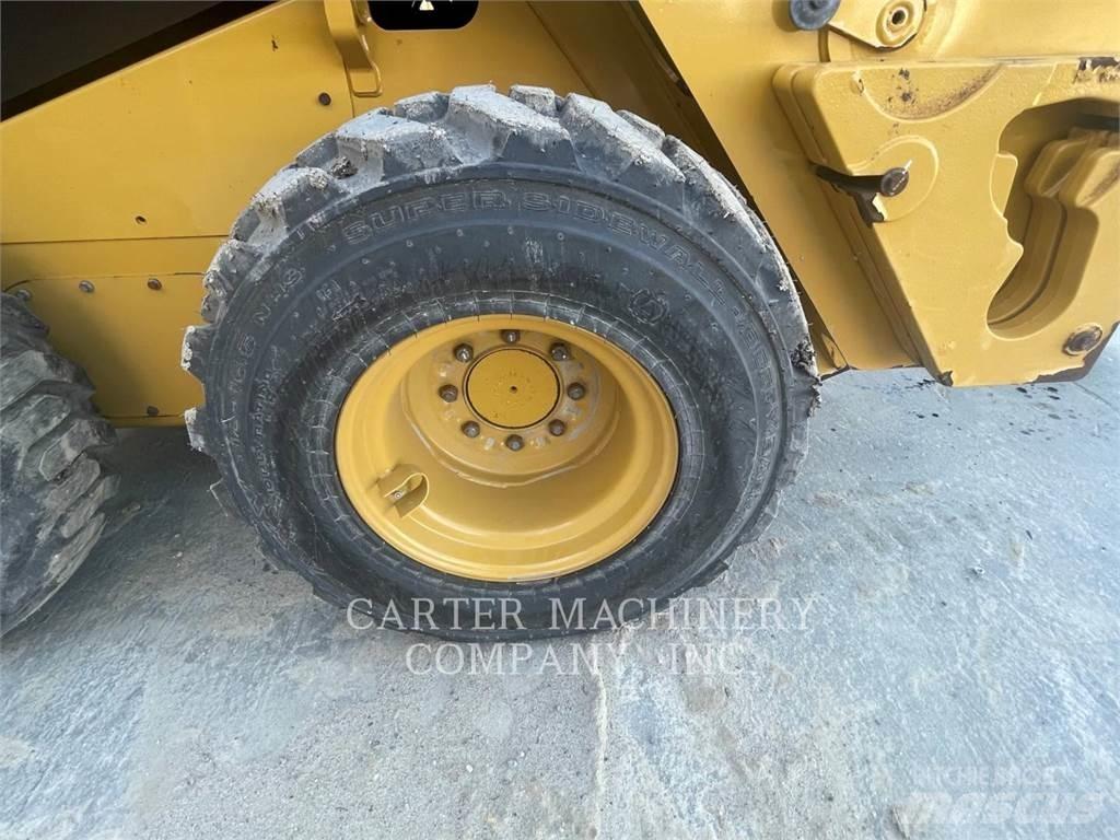 CAT 236D3 Skid steer mini nakladalci