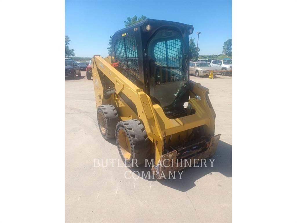 CAT 236D3 Skid steer mini nakladalci