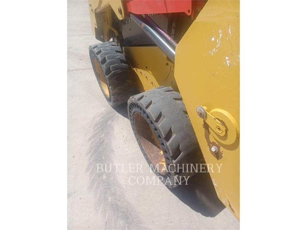 CAT 236D3 Skid steer mini nakladalci