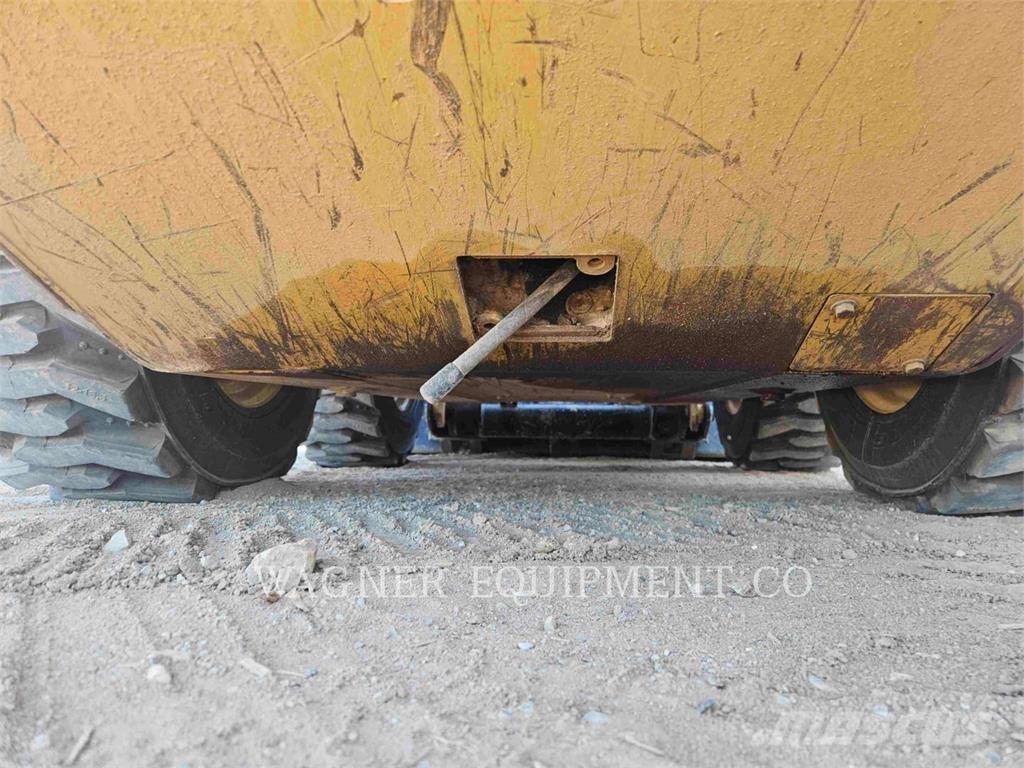 CAT 236D3 Skid steer mini nakladalci
